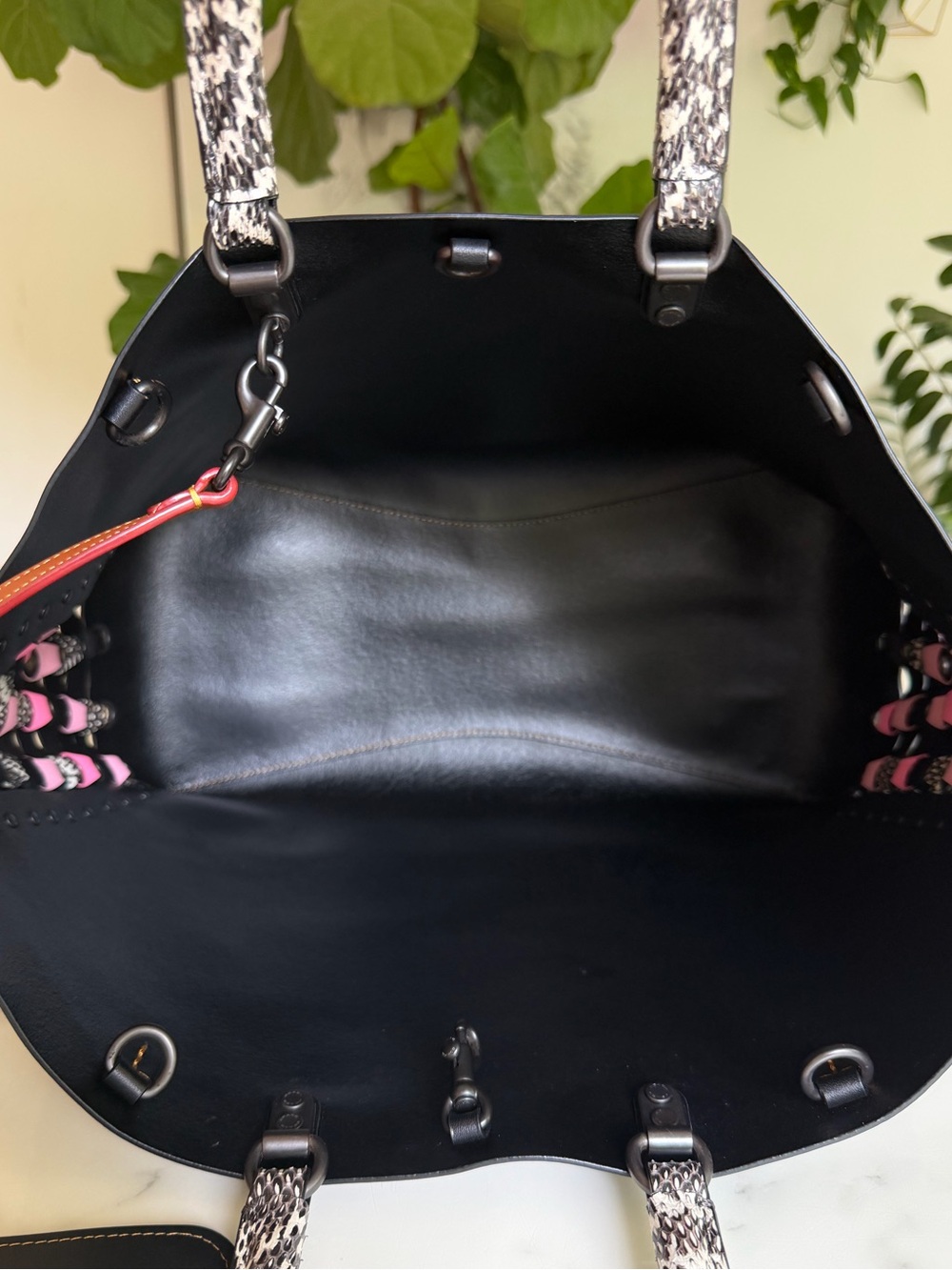 1941 Rogue Tote With Snakeskin Coach Link Detail Pink Black Leather Bag 86919 - Picture 10 of 14